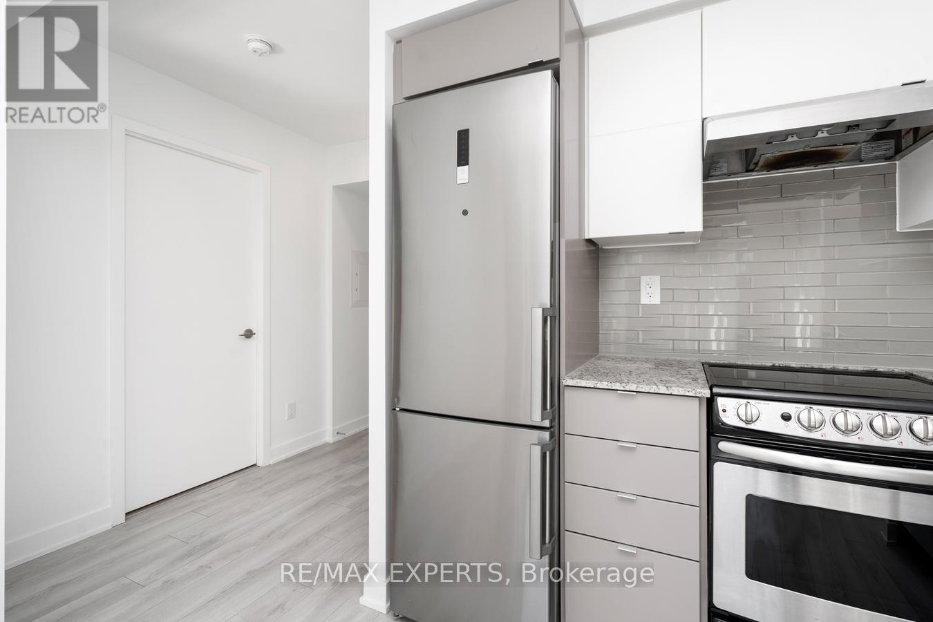 #416 160 FLEMINGTON ROAD - 14