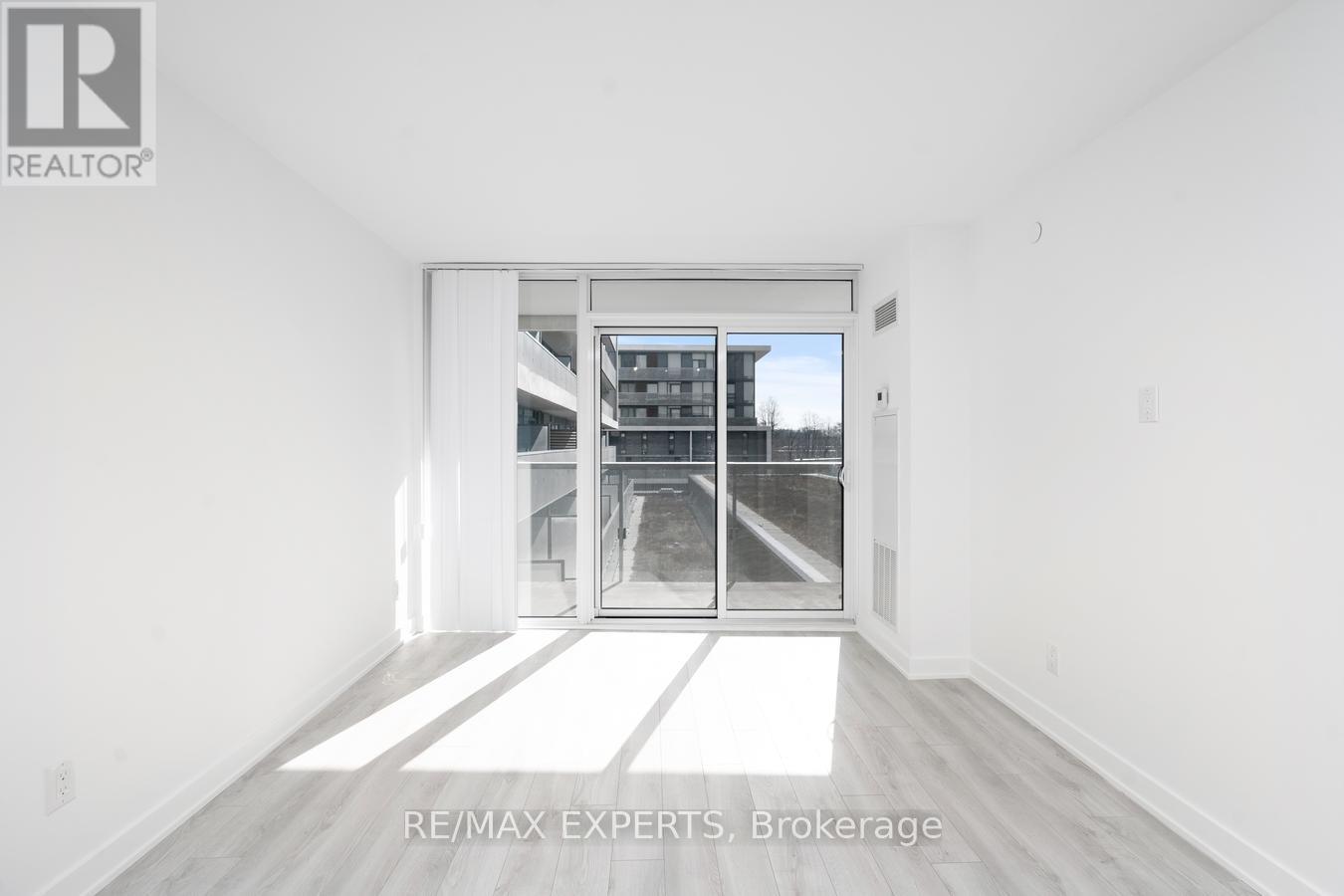 #416 160 FLEMINGTON ROAD - 17