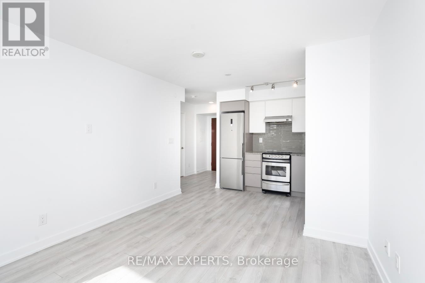 #416 160 FLEMINGTON ROAD - 18