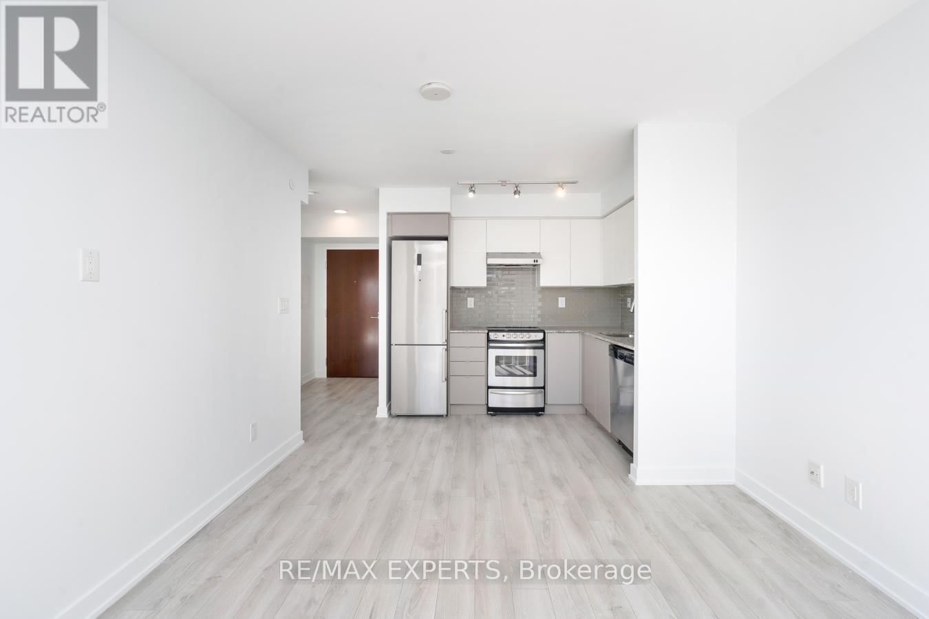 #416 160 FLEMINGTON ROAD - 19
