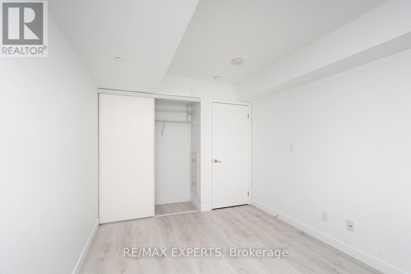 #416 160 FLEMINGTON ROAD - 21