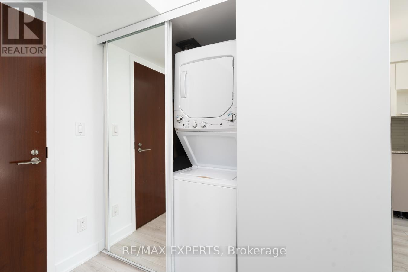 #416 160 FLEMINGTON ROAD - 23