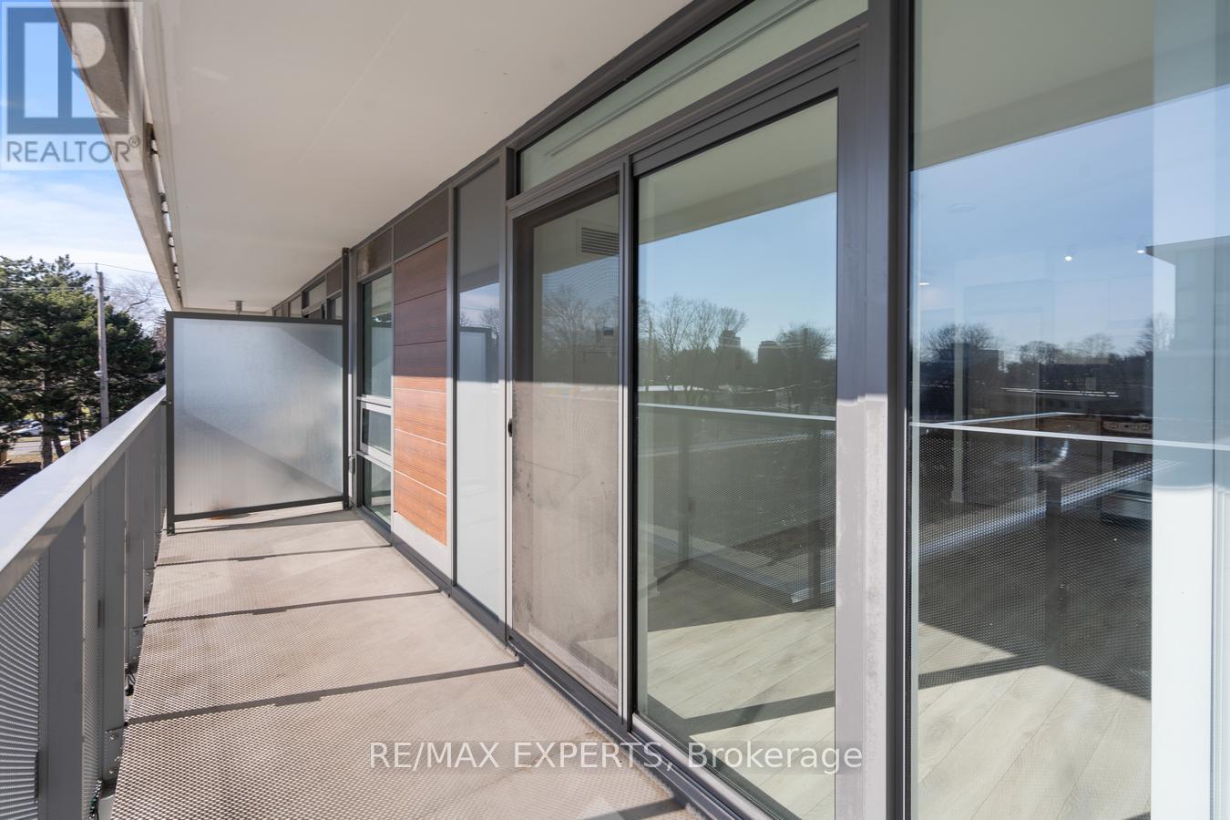 #416 160 FLEMINGTON ROAD - 24