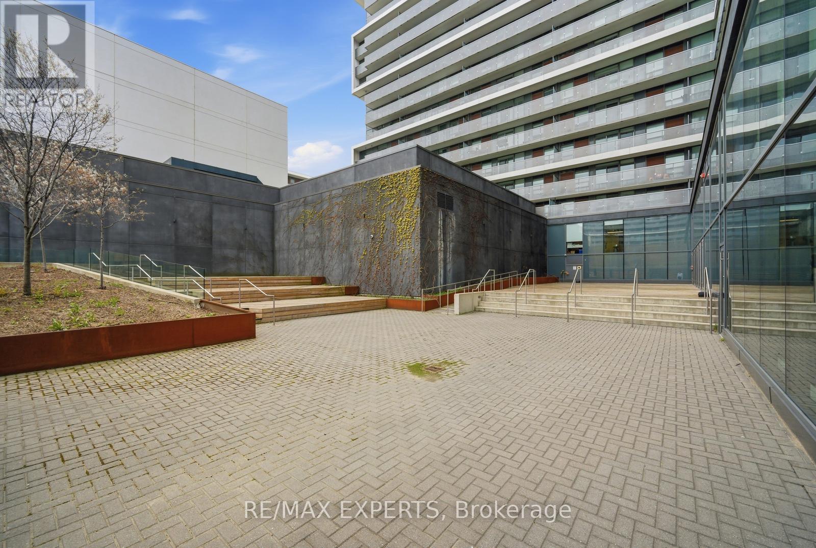 #416 160 FLEMINGTON ROAD - 35