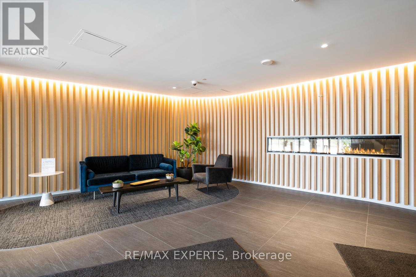 #416 160 FLEMINGTON ROAD - 4