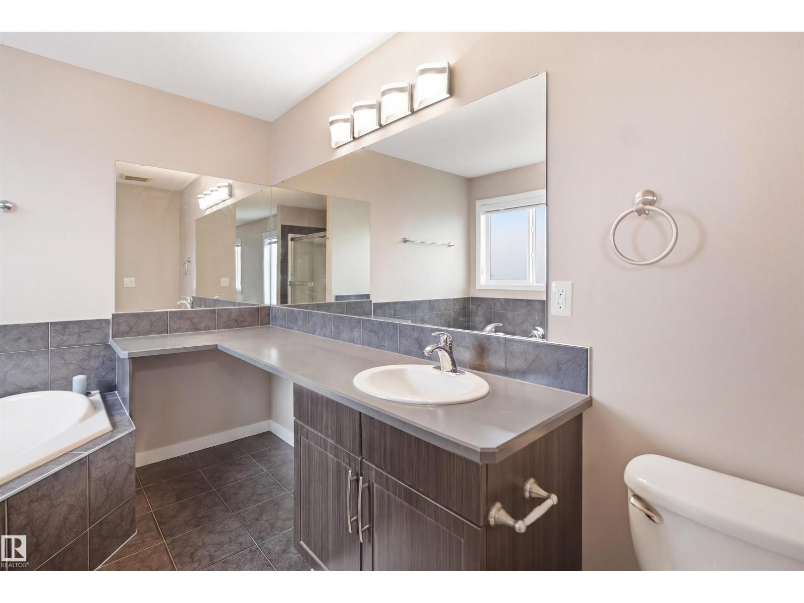 1444 37C AV NW, Edmonton