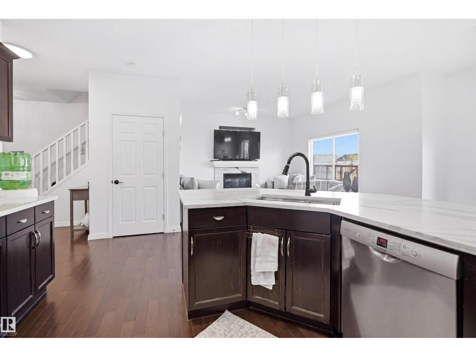 1453 HAYS WY NW, Edmonton