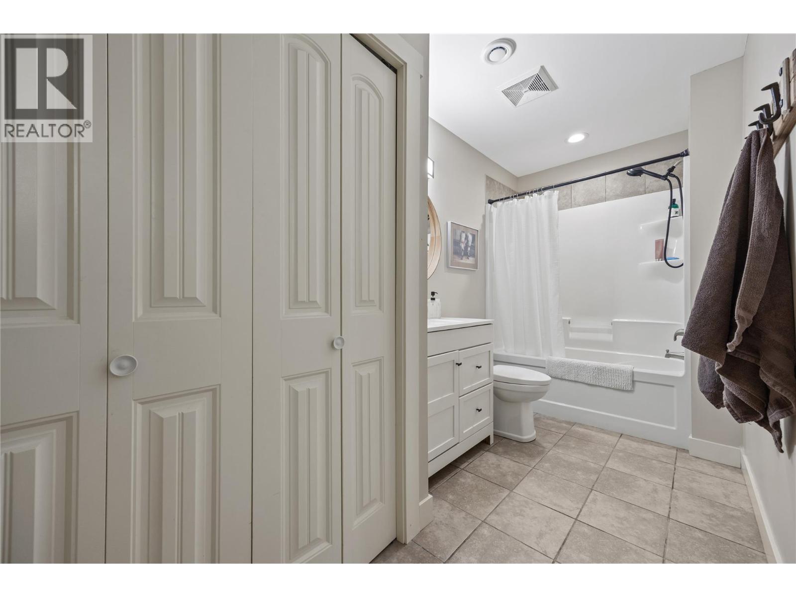  3188 Saddleback Place, West Kelowna