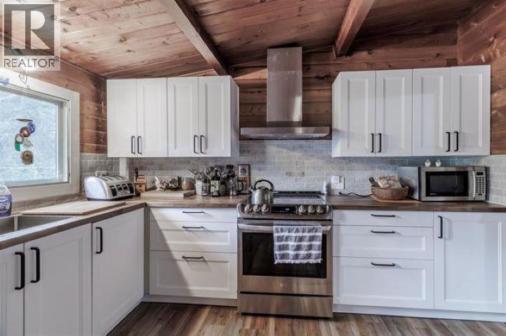 6062 MAHOOD LAKE ROAD, 100 Mile House
