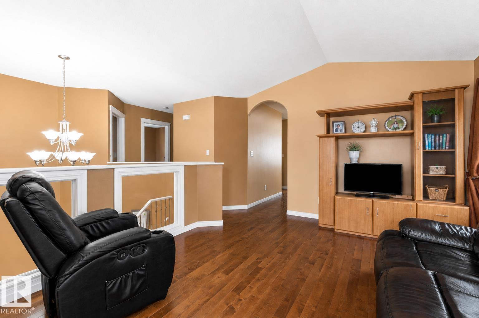 4608 39 ST - 10