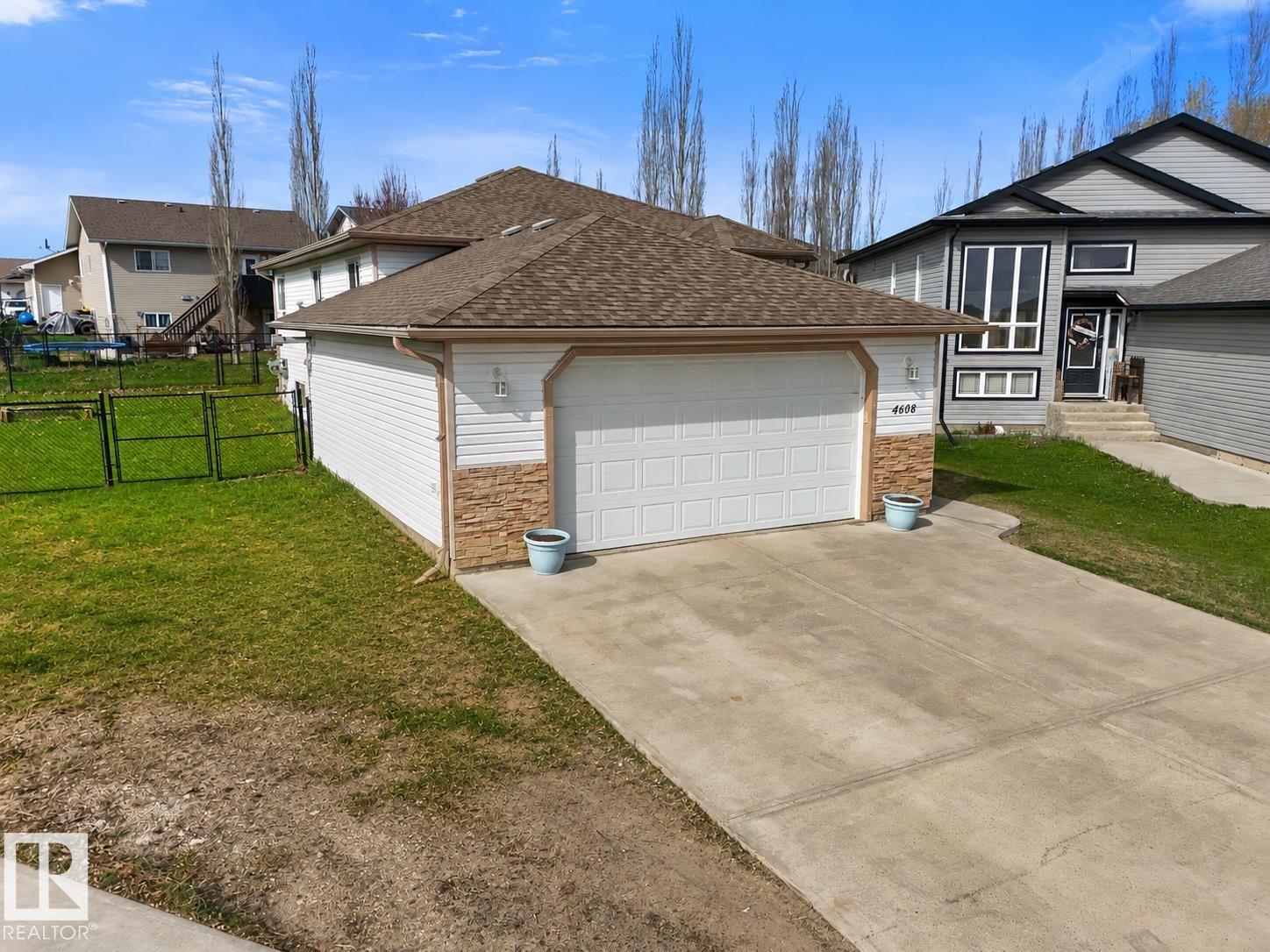 4608 39 ST - 3