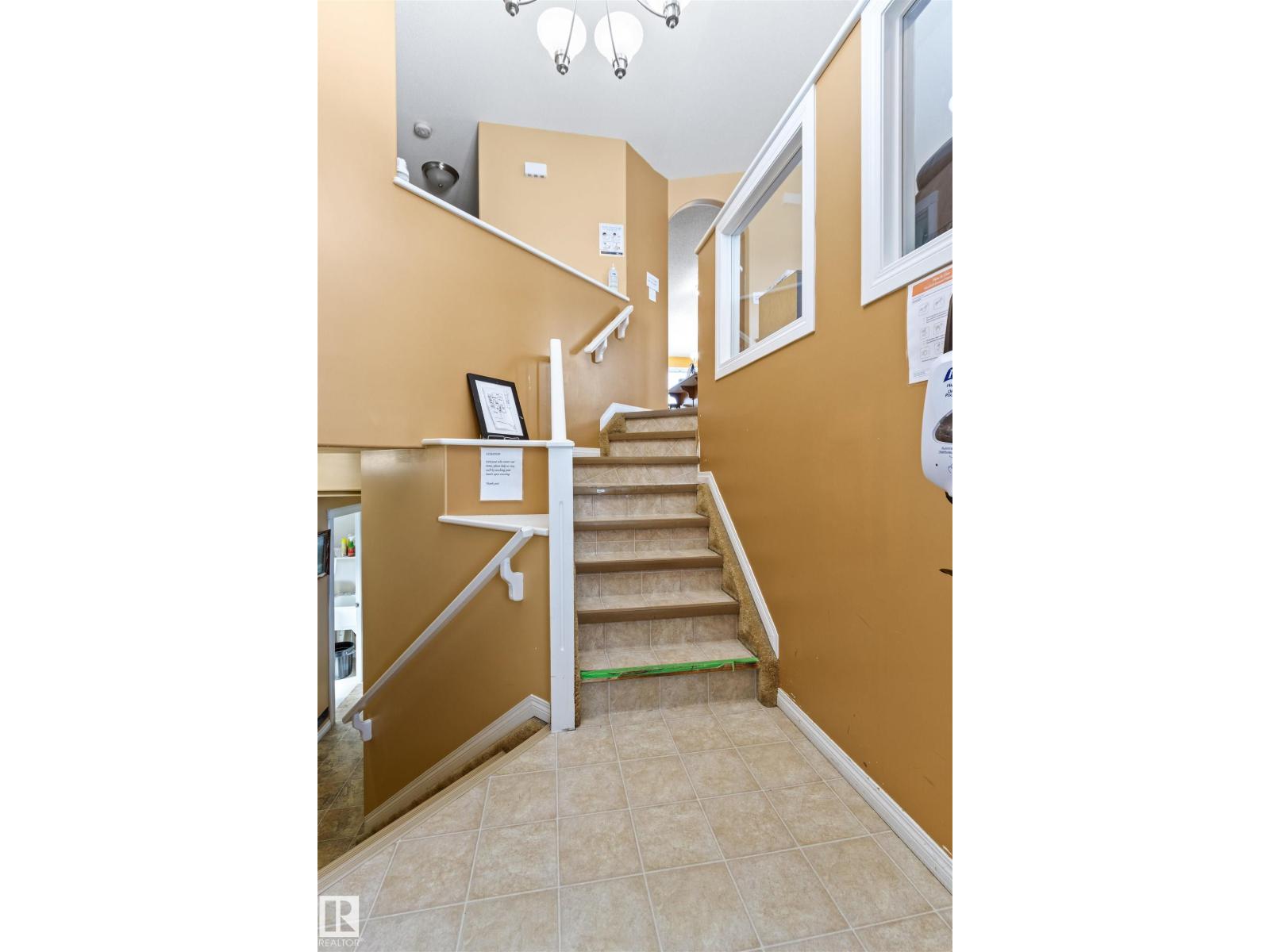 4608 39 ST - 8