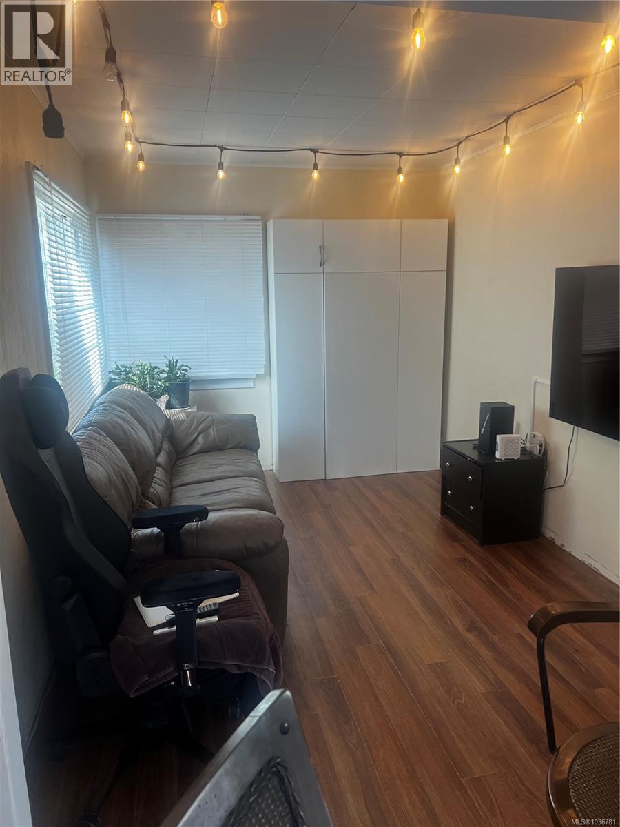 3796 Departure Bay Rd - 9