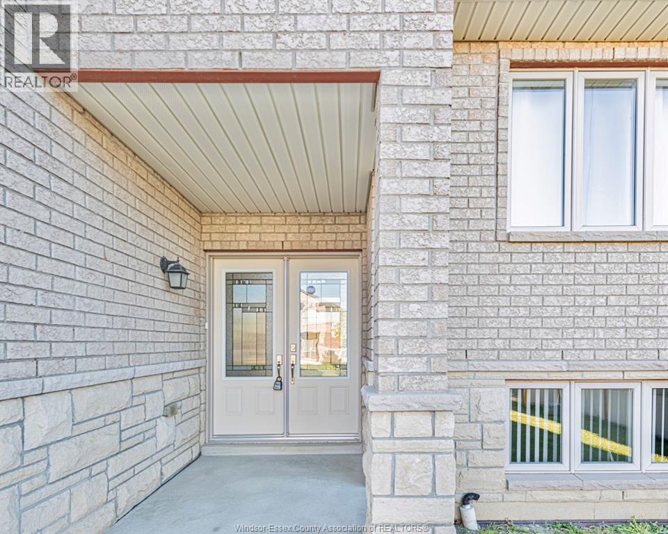 4001 COSENZA STREET, Windsor, Ontario, N9G0A5 — Photo 6