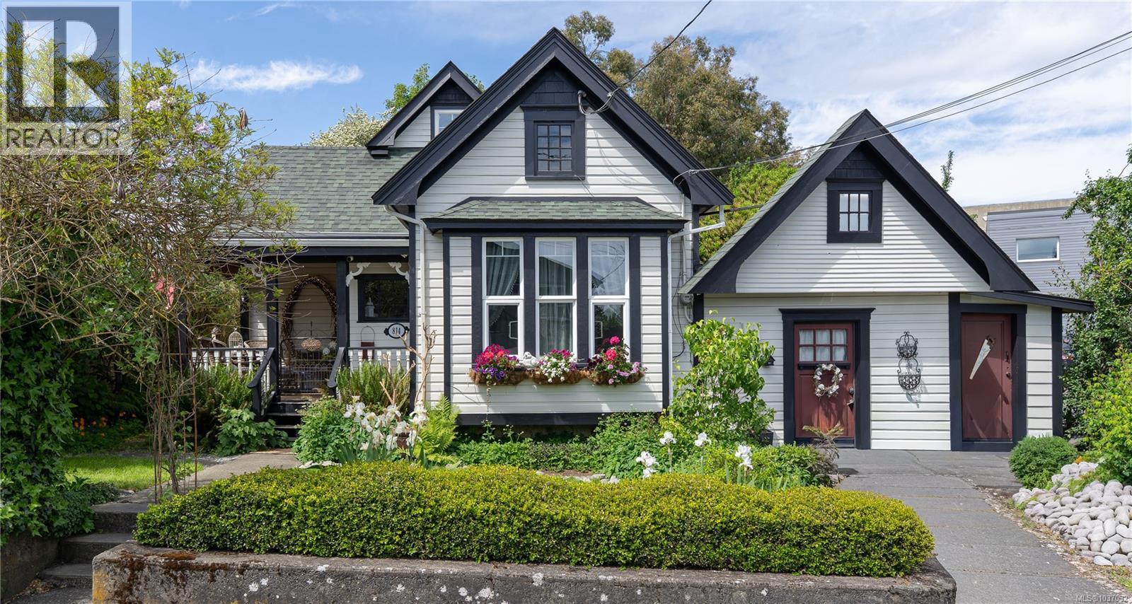 814 Hereward Rd - 1