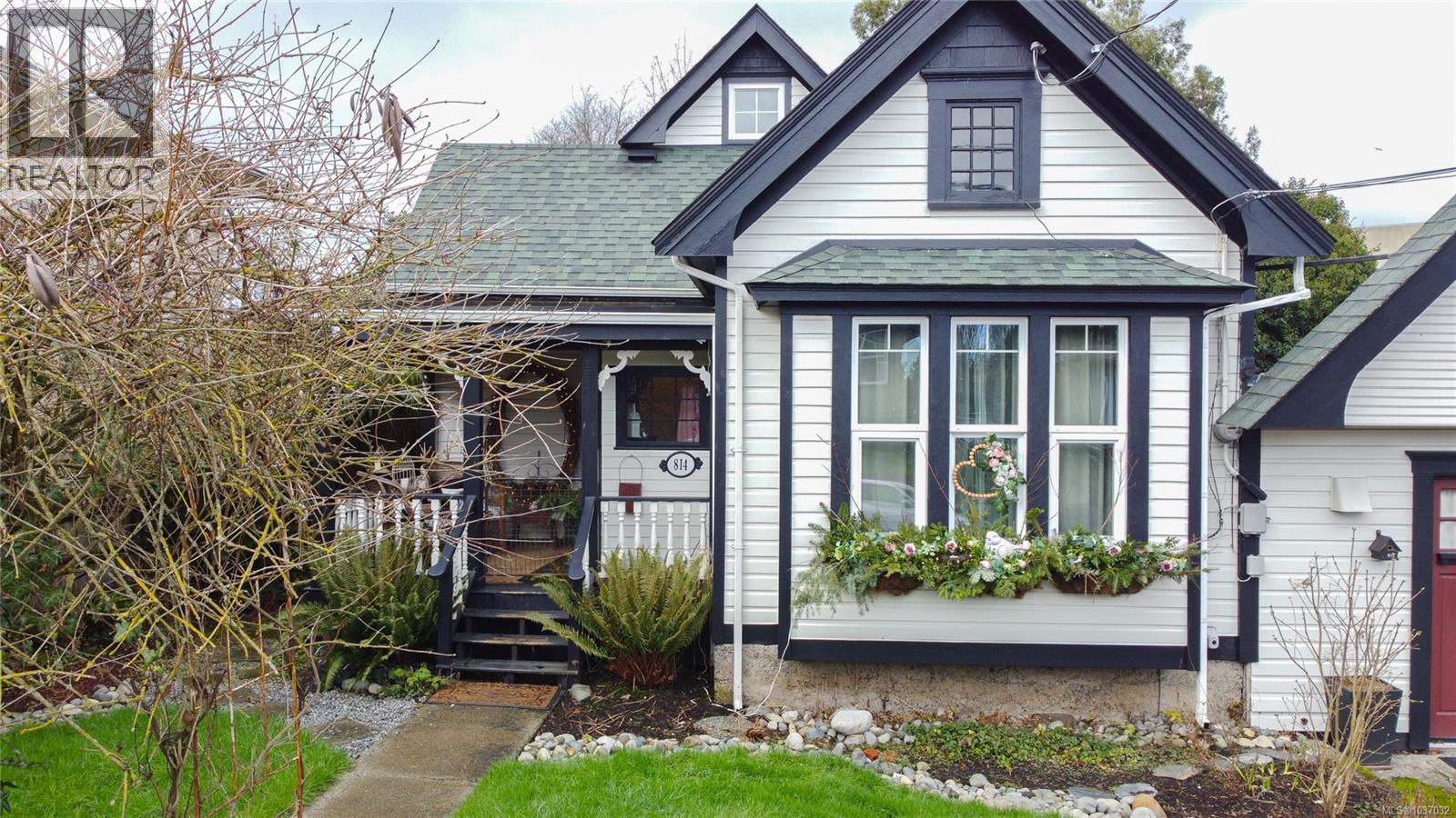 814 Hereward Rd - 3