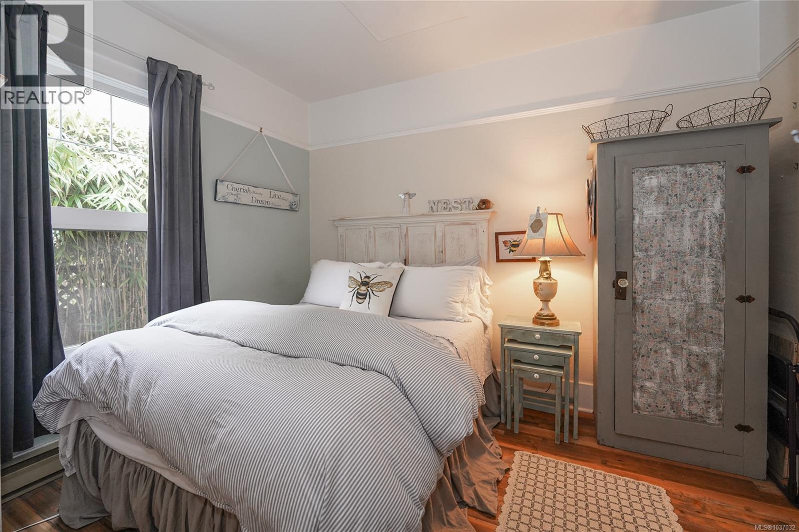 814 Hereward Rd - 33