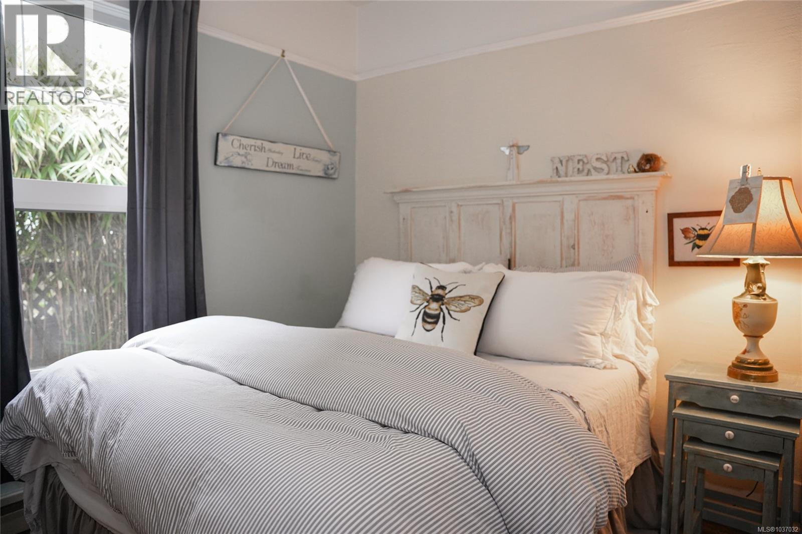 814 Hereward Rd - 34