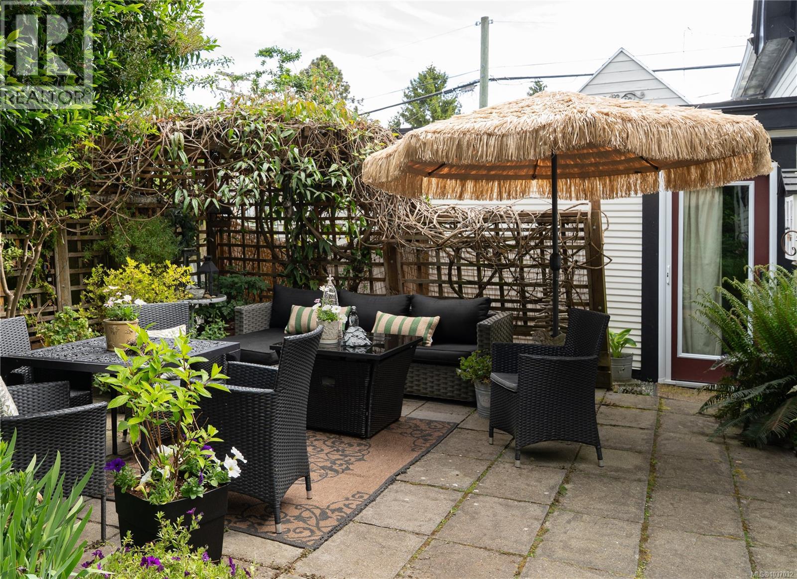 814 Hereward Rd - 38