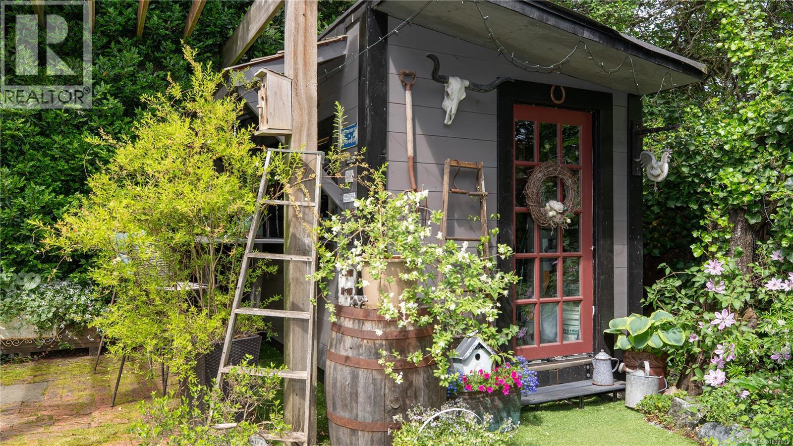 814 Hereward Rd - 45
