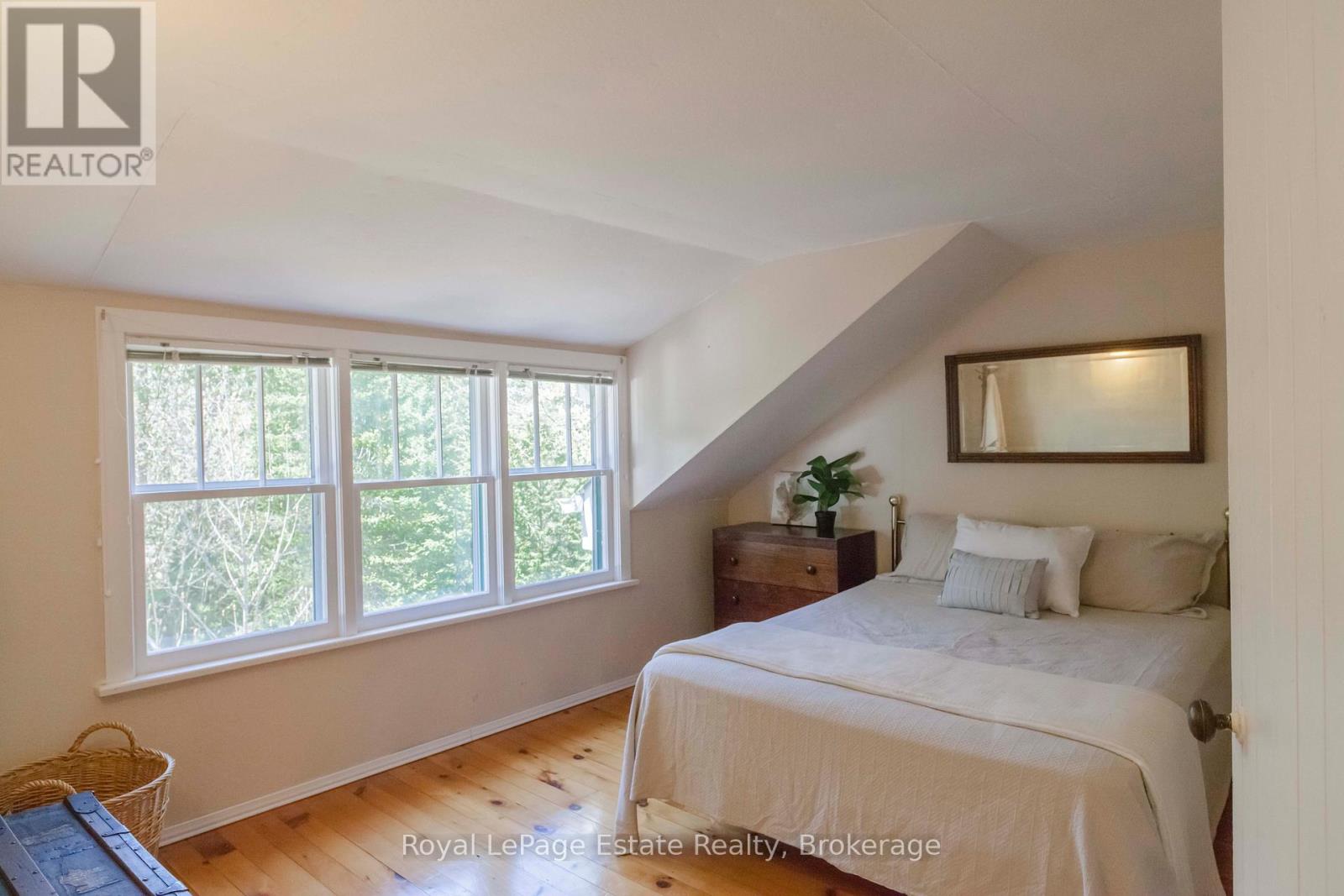 138 THIRD AVENUE N - 23