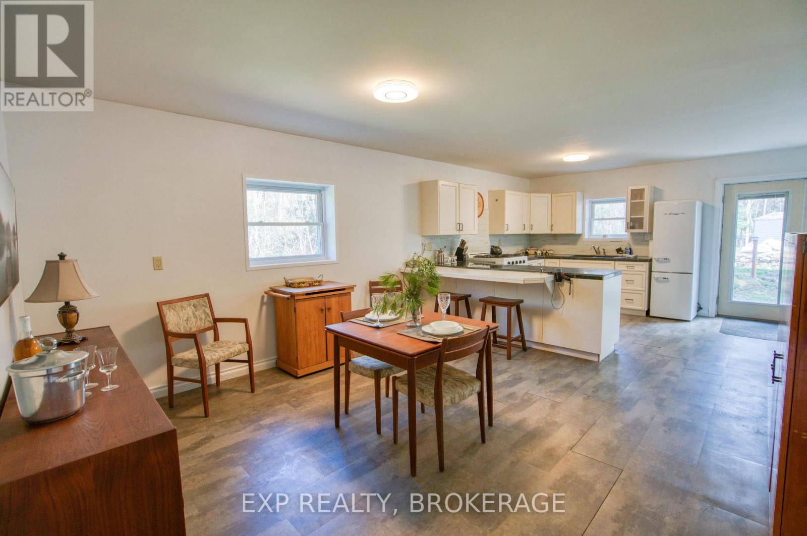 371 SHERBROOKE DRIVE - 11