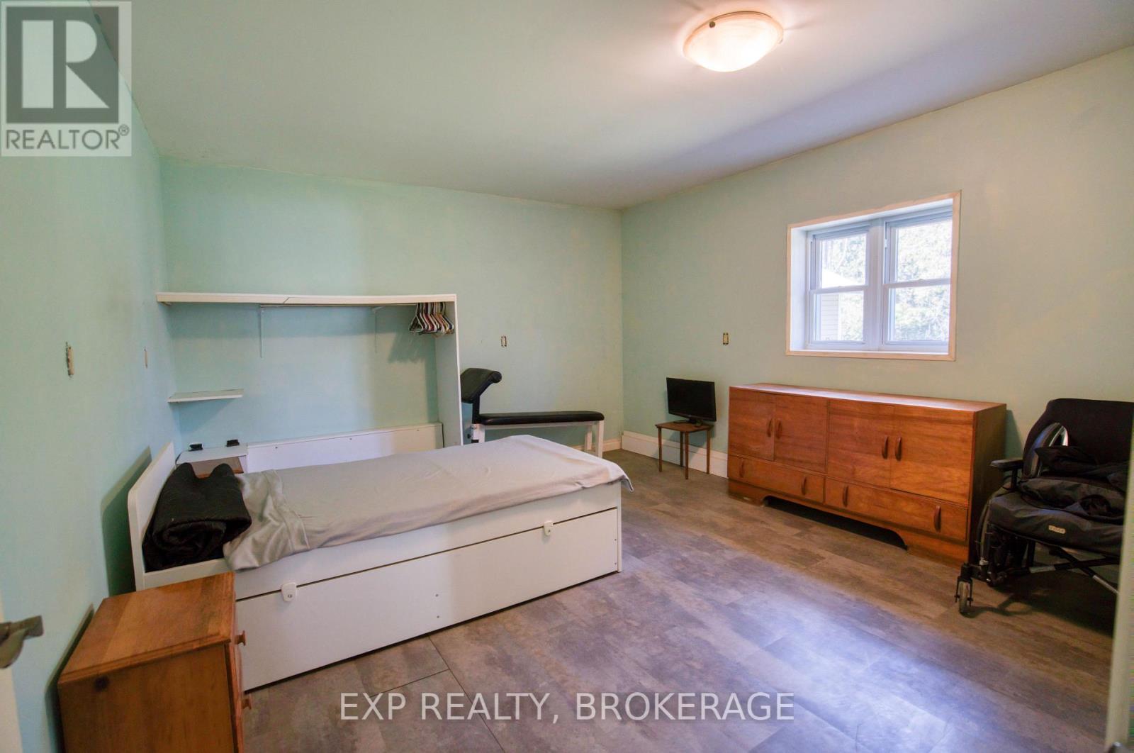 371 SHERBROOKE DRIVE - 18