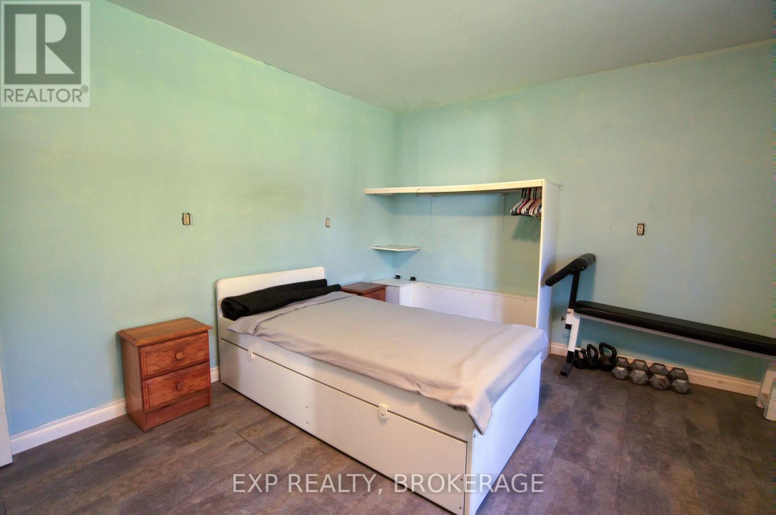 371 SHERBROOKE DRIVE - 19