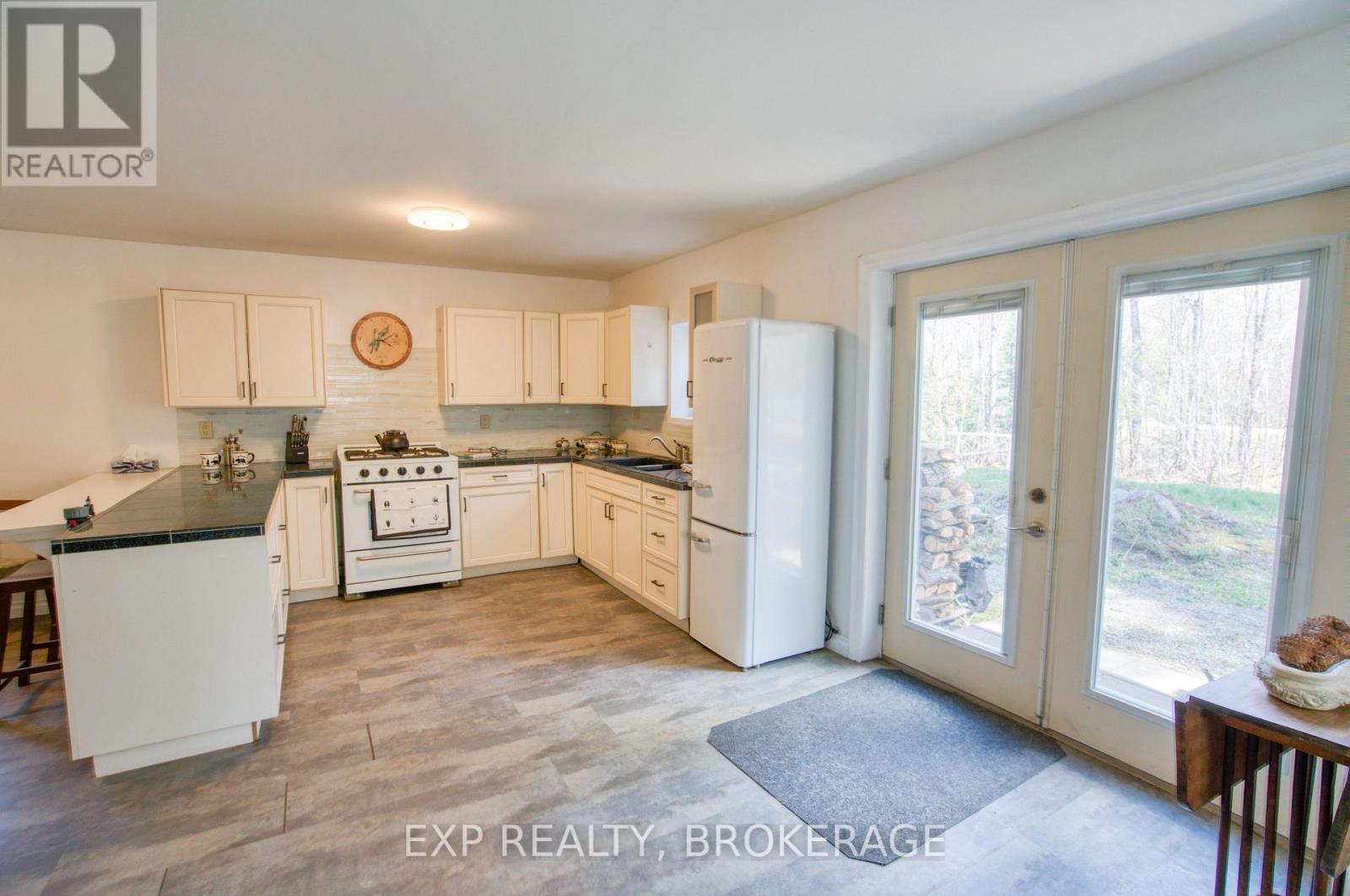 371 SHERBROOKE DRIVE - Image 3