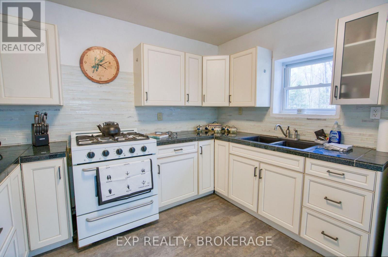 371 SHERBROOKE DRIVE - 5