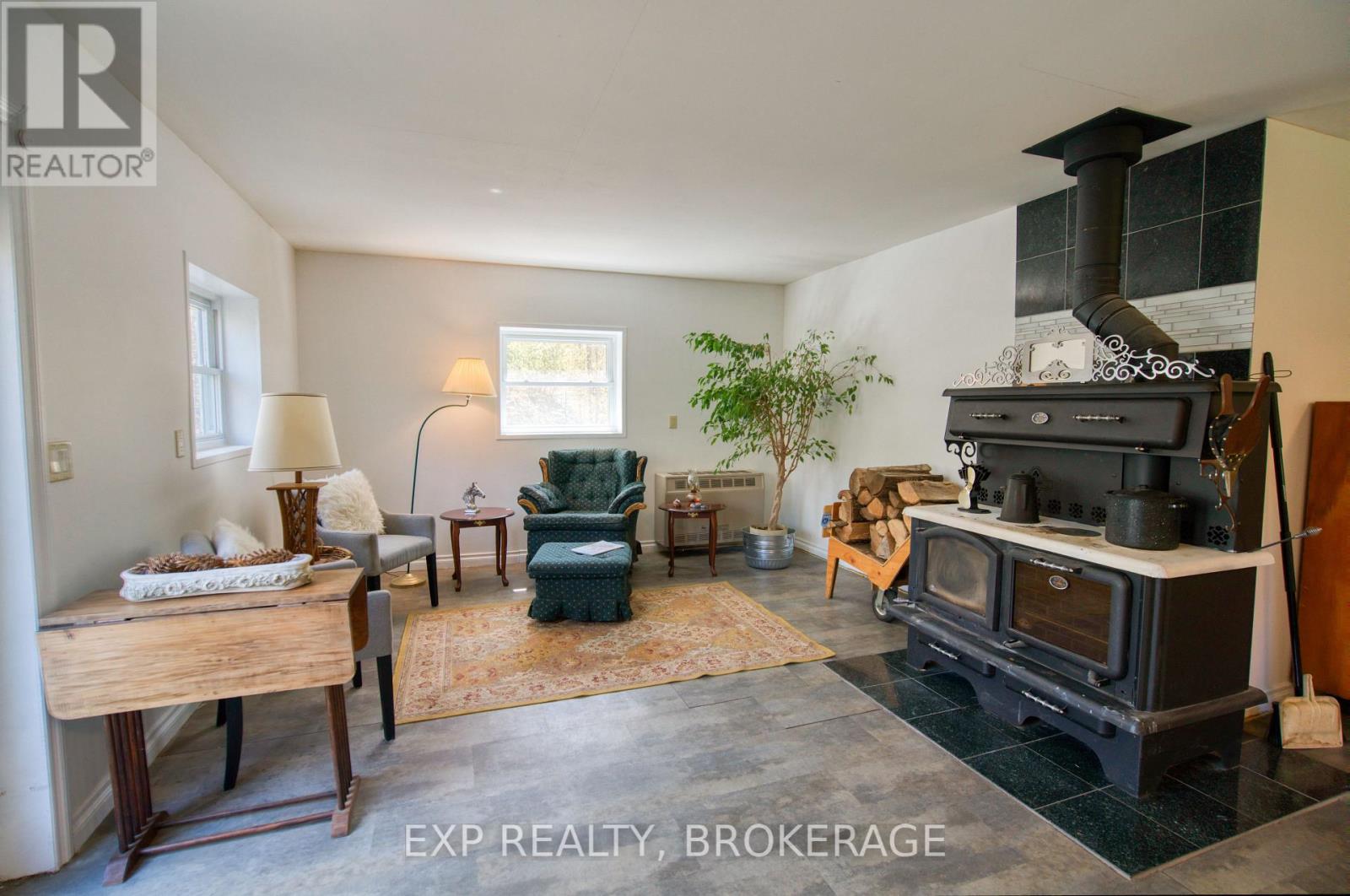 371 SHERBROOKE DRIVE - 7