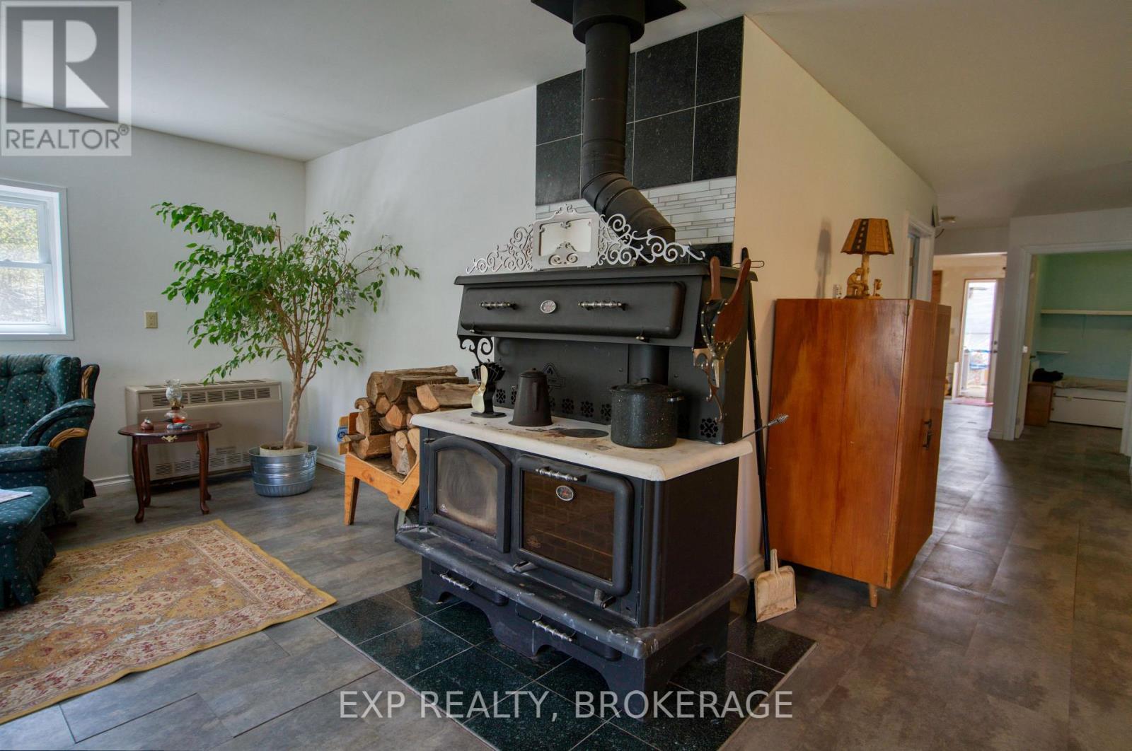 371 SHERBROOKE DRIVE - 8
