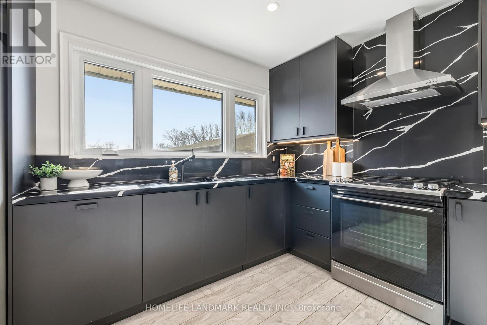 #9 1270 GAINSBOROUGH DRIVE - 11