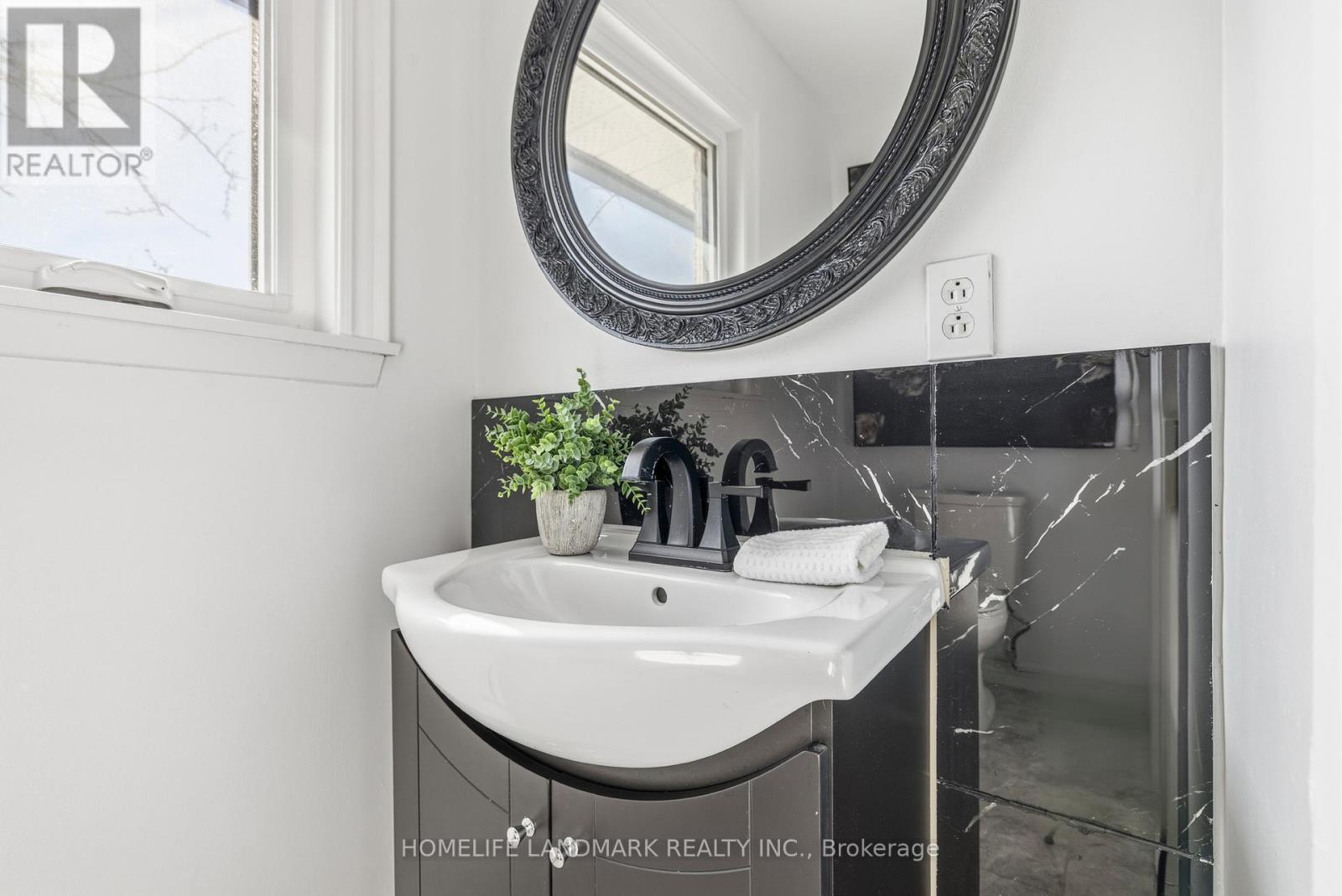 #9 1270 GAINSBOROUGH DRIVE - 12
