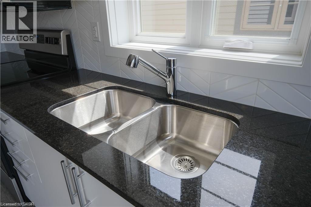 205 WEST OAK Trail Unit# 58, Kitchener, Ontario, N2R0R9 — Photo 8