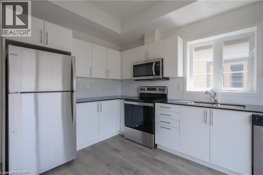 205 WEST OAK Trail Unit# 58, Kitchener, Ontario, N2R0R9 — Photo 9