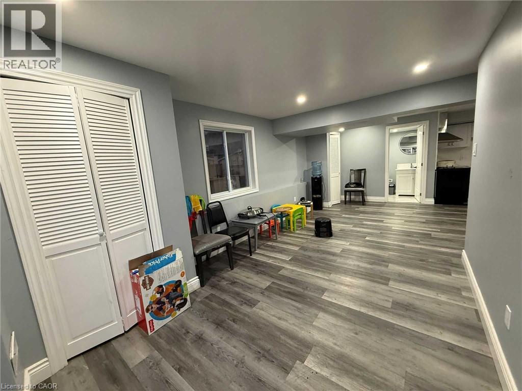 952 DUNNIGAN Court Unit# Lower, Kitchener, Ontario, N2B0A8 — Photo 2