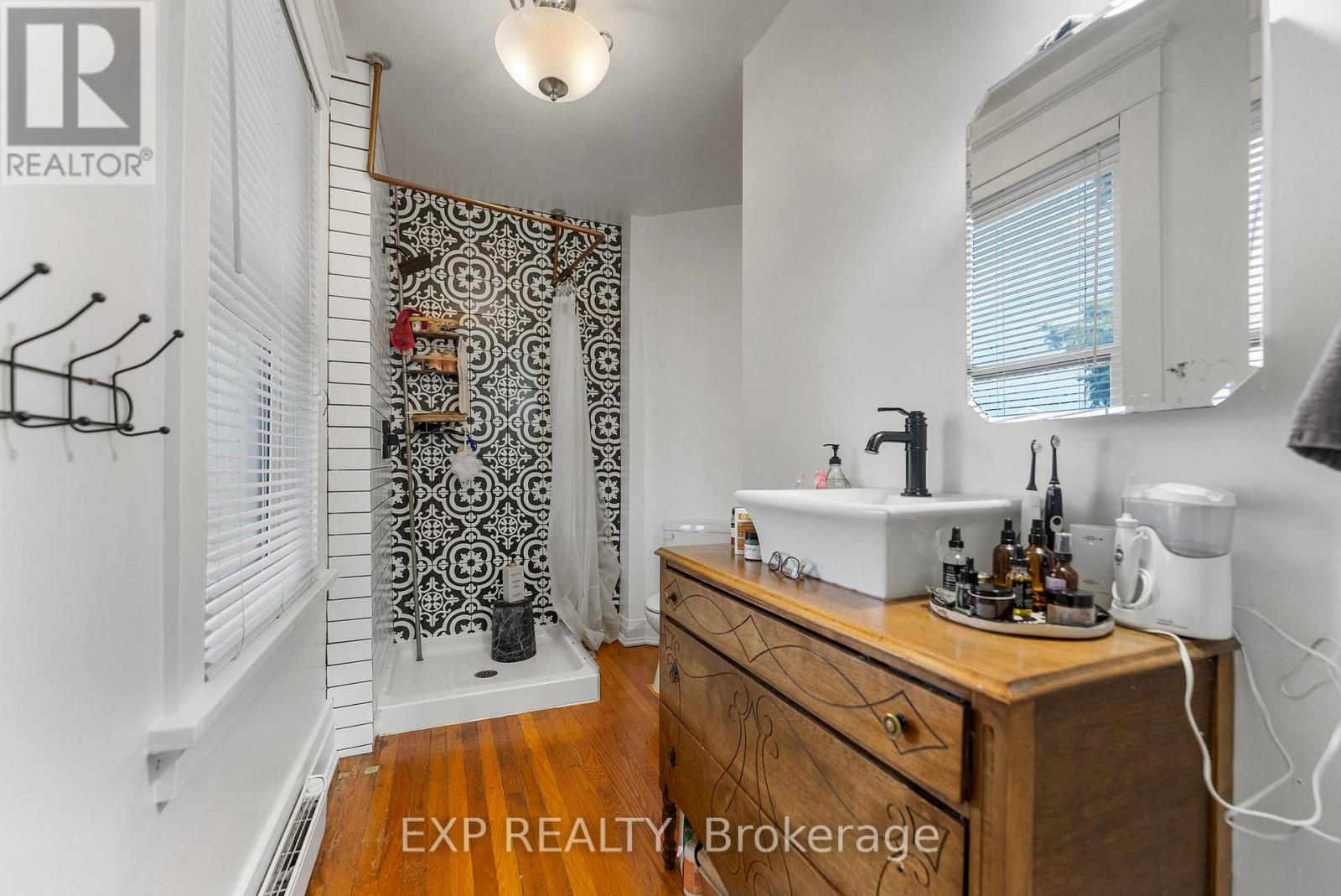 Five Plus Bedroom for Rent in Ottawa – 48 HALL AVENUE E, Ottawa – By Peter Sagos - Image 15