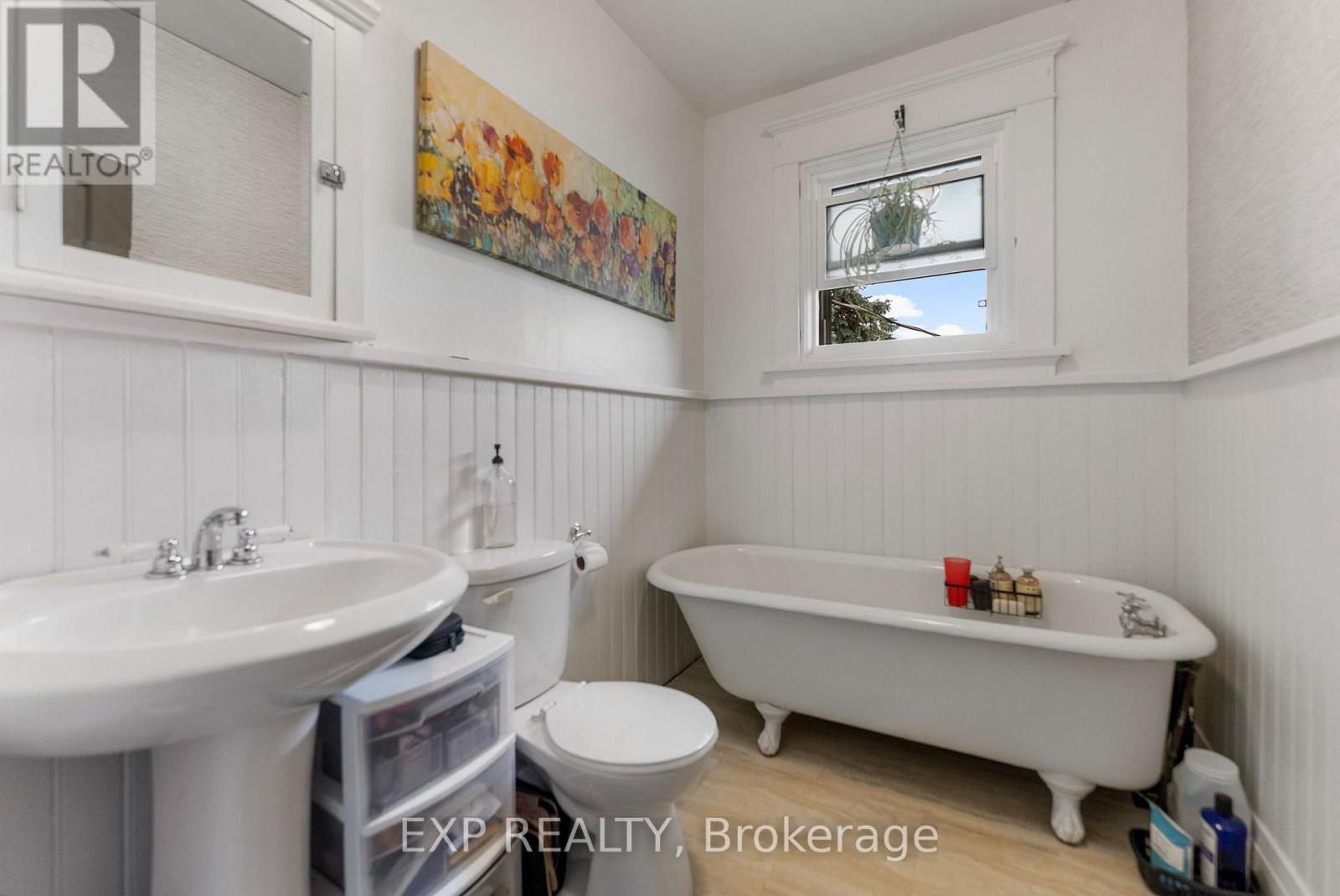 Five Plus Bedroom for Rent in Ottawa – 48 HALL AVENUE E, Ottawa – By Peter Sagos - Image 2