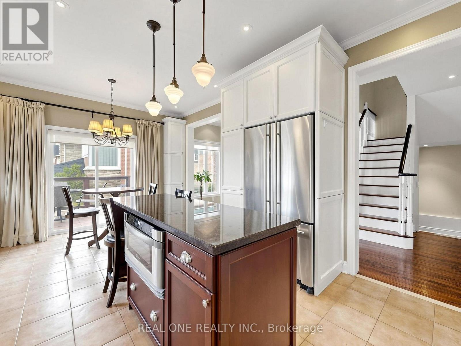 37 TRISH DRIVE - 11
