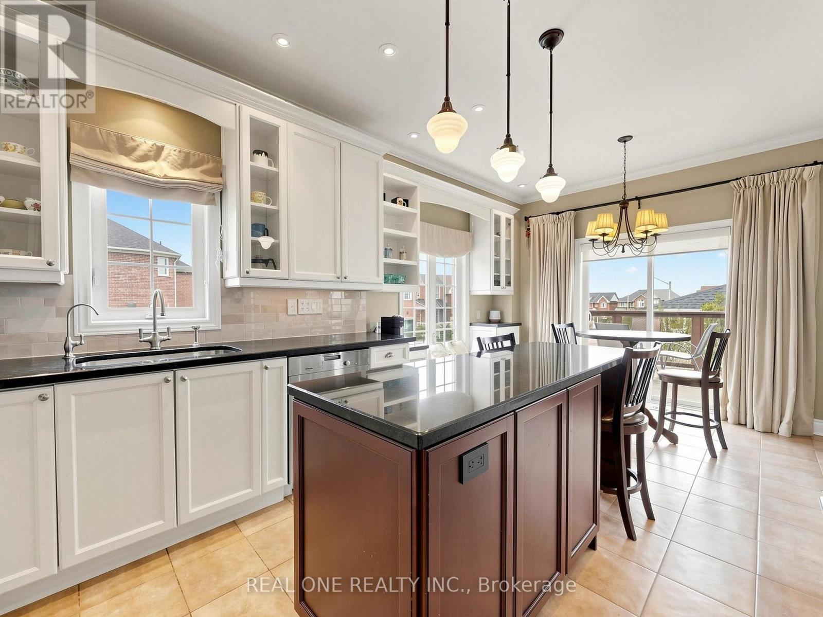 37 TRISH DRIVE - 13