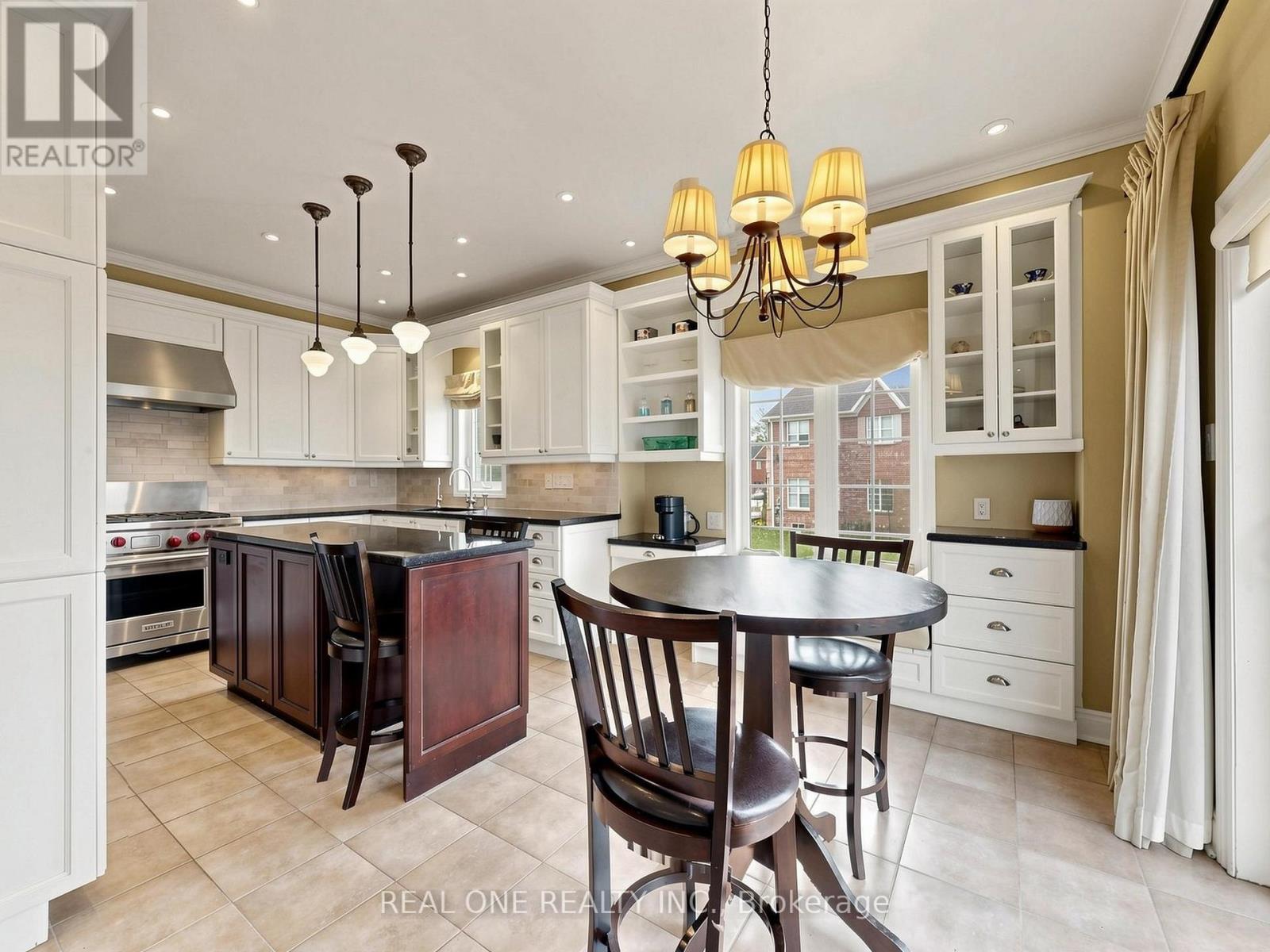 37 TRISH DRIVE - 15