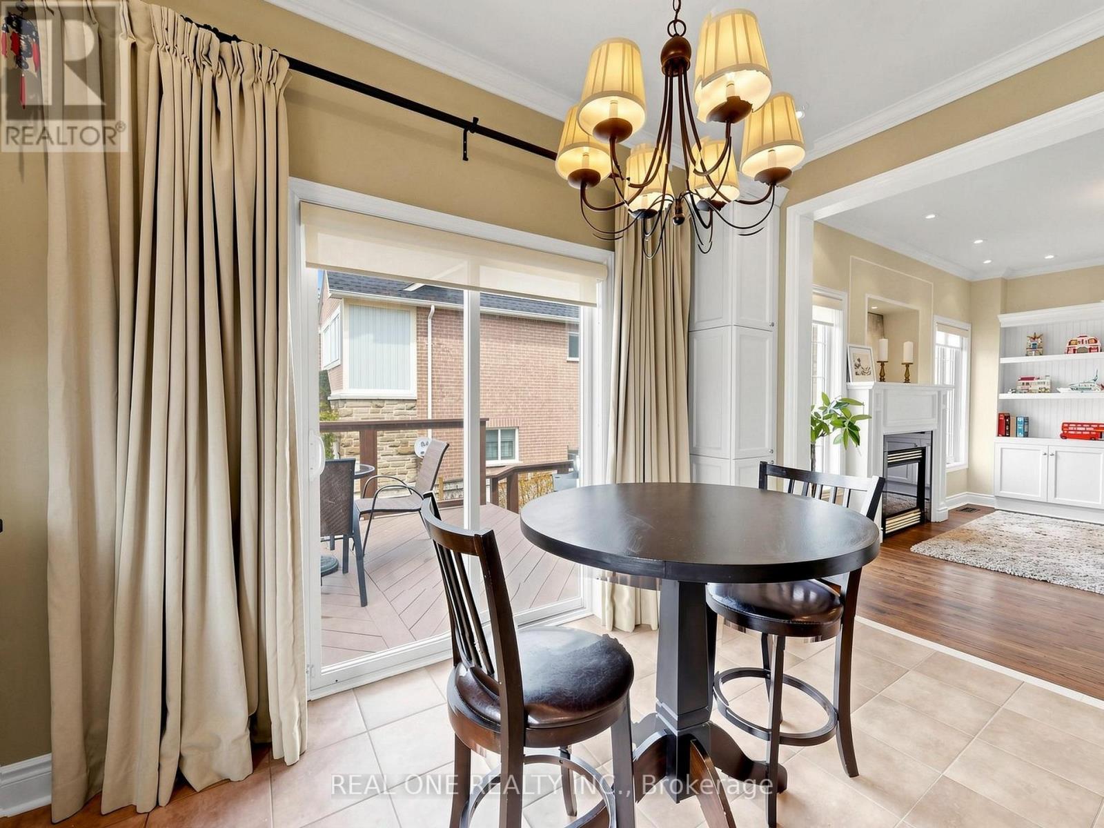 37 TRISH DRIVE - 16