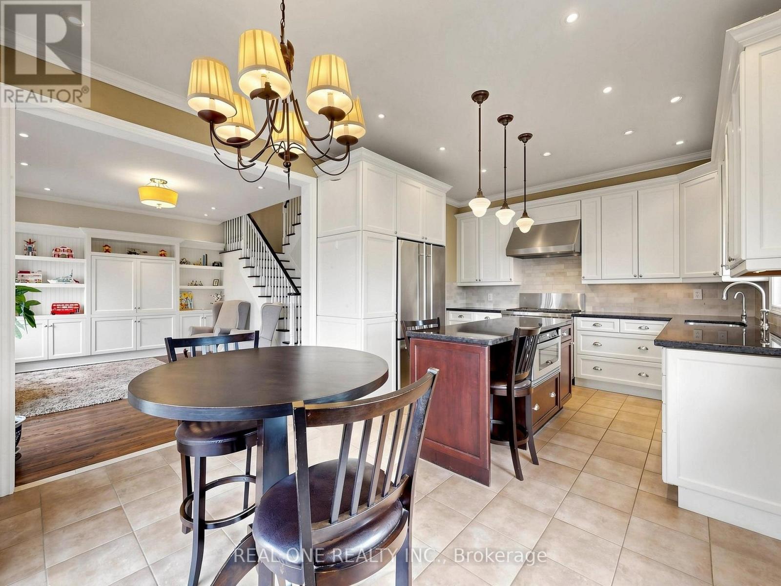37 TRISH DRIVE - 17