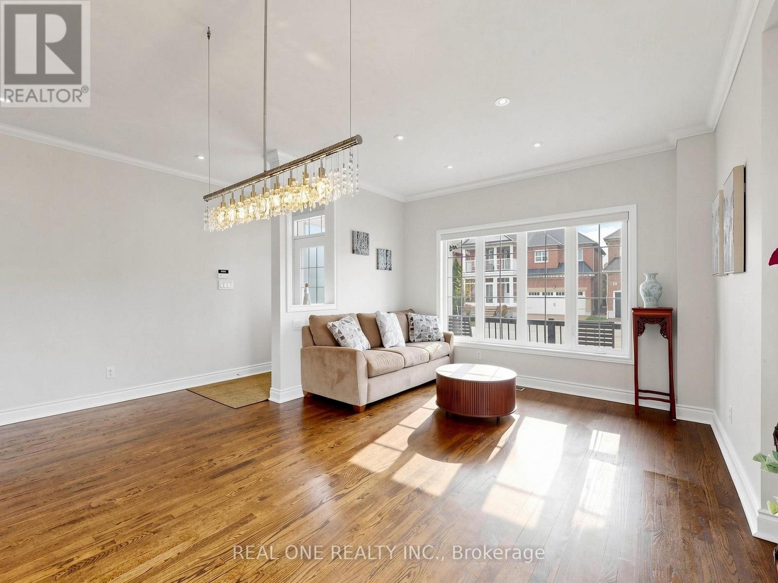 37 TRISH DRIVE - 19