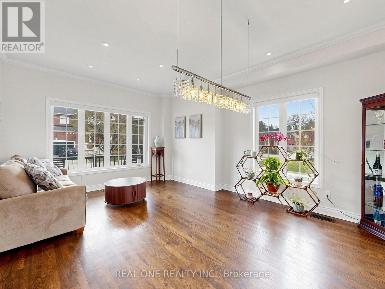 37 TRISH DRIVE - 20