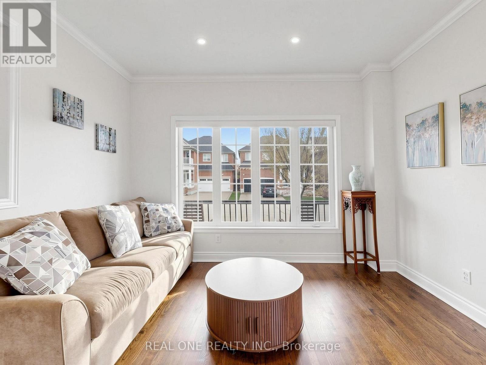 37 TRISH DRIVE - 21