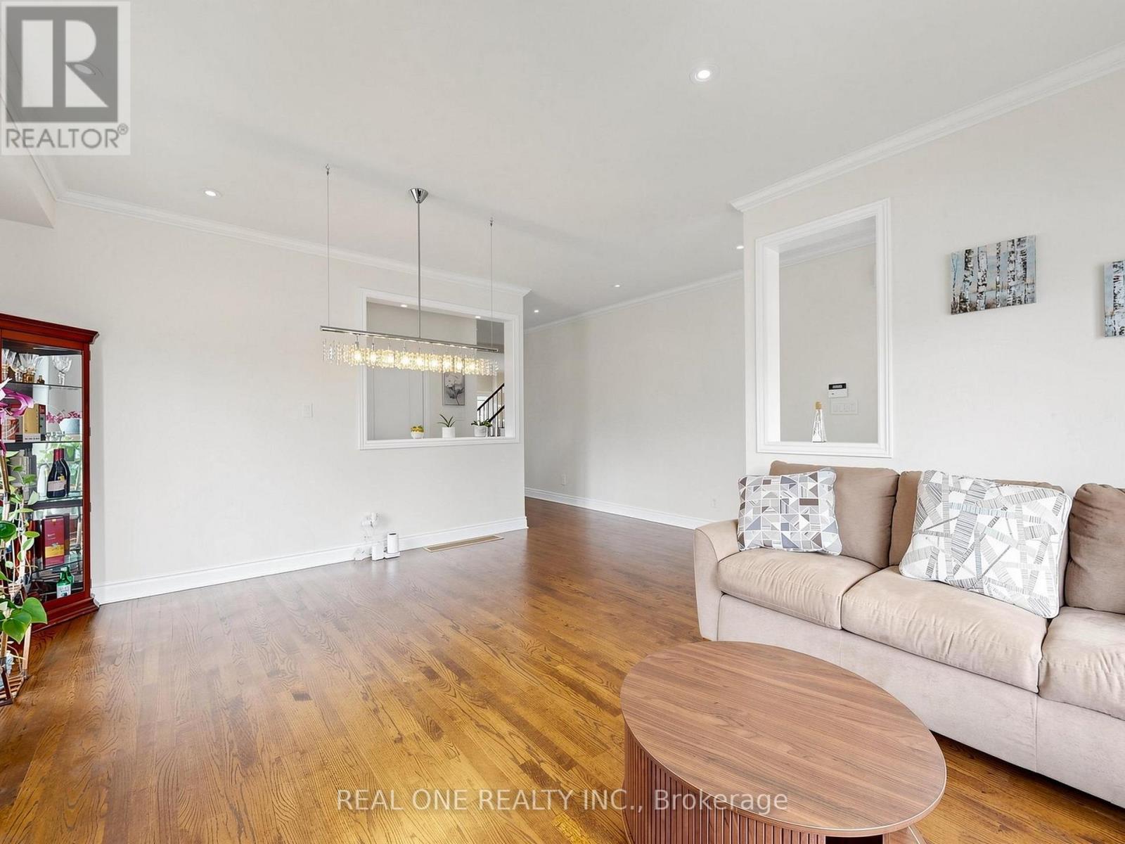 37 TRISH DRIVE - 23