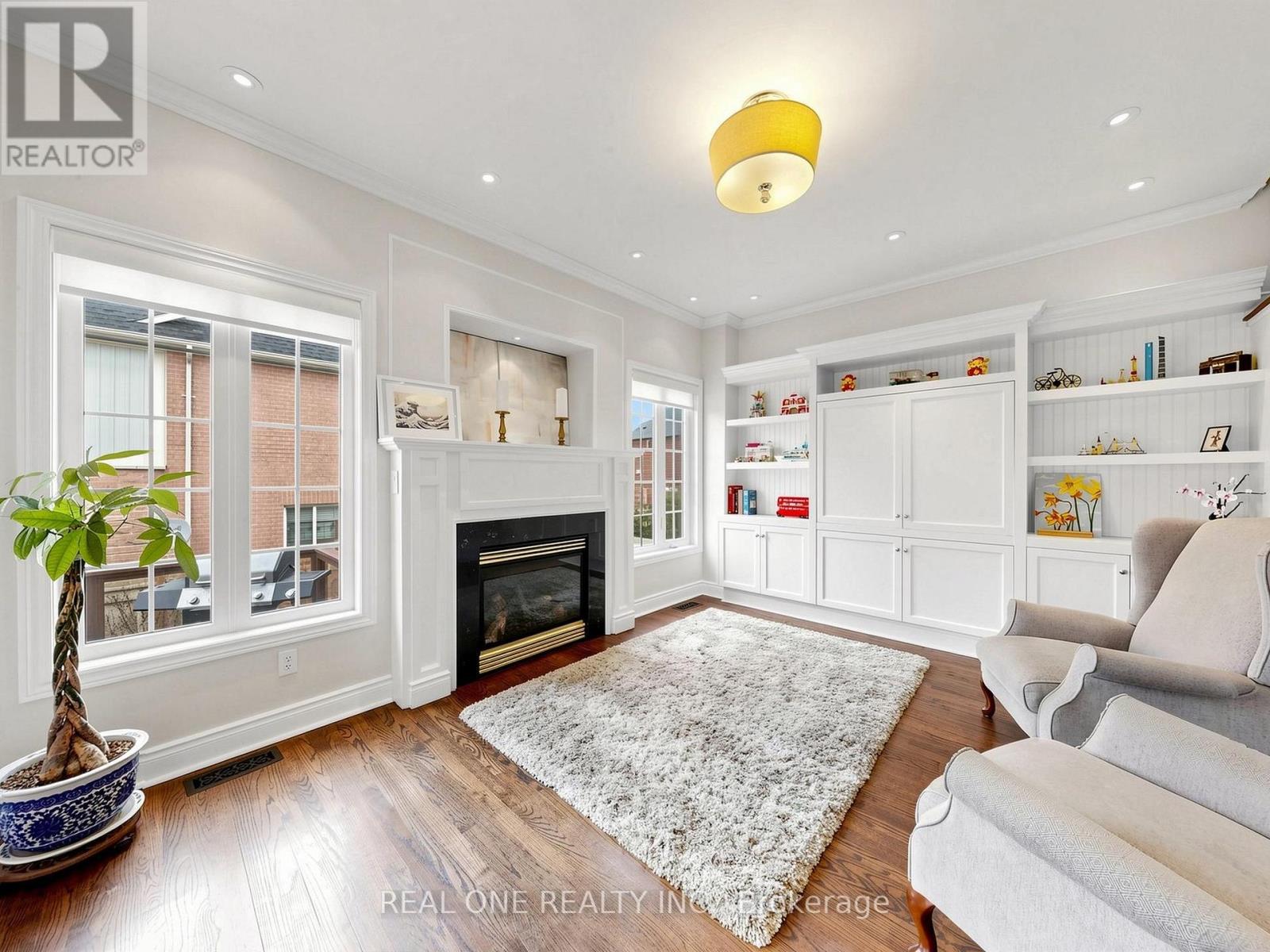 37 TRISH DRIVE - 24