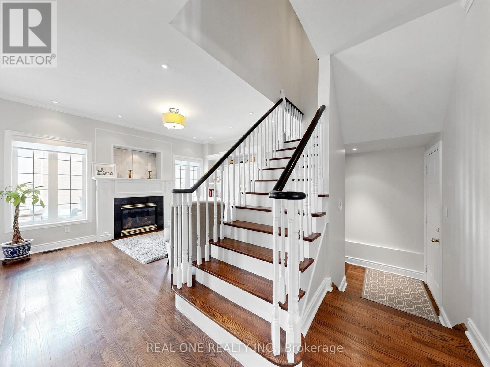 37 TRISH DRIVE - 25